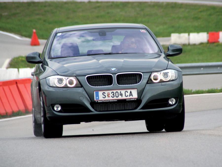  BMW 320d xDrive Sedan 2008 года  (фото 5 из 10)